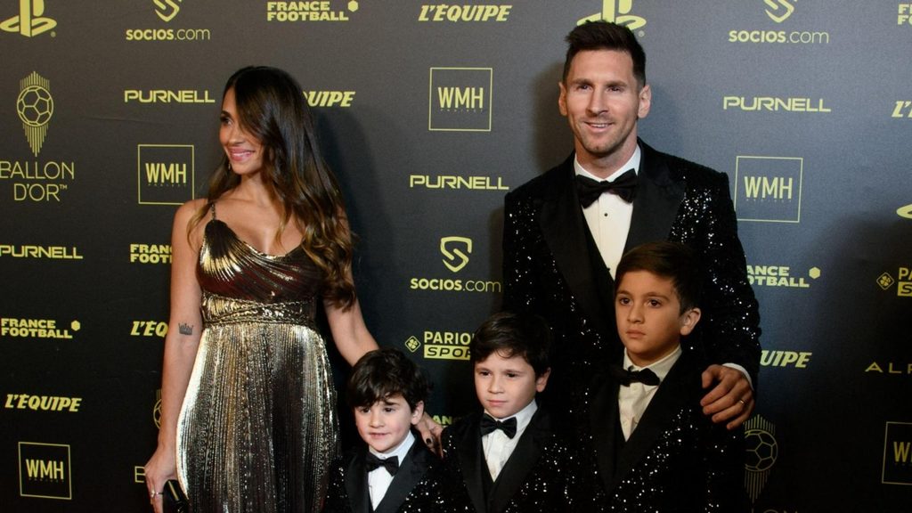 Messi on sale with kids