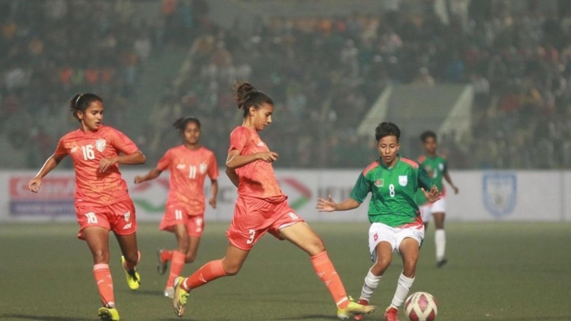 Chinese Super League Requires Women's Club Teams for Entry